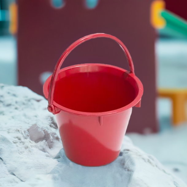 Rd plastspand til sandkassen